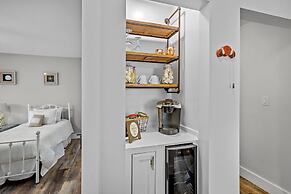 Water's Edge Retreat 3 Bedroom Home by RedAwning