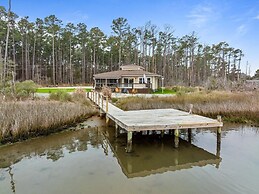 Water's Edge Retreat 3 Bedroom Home by RedAwning