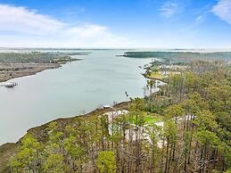 Water's Edge Retreat 3 Bedroom Home by RedAwning