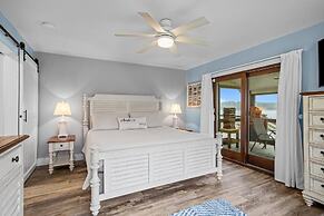 Water's Edge Retreat 3 Bedroom Home by RedAwning