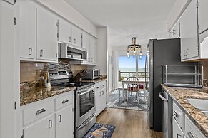 Water's Edge Retreat 3 Bedroom Home by RedAwning