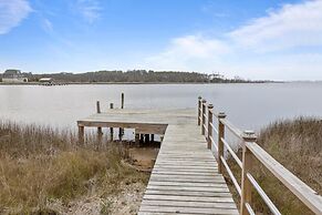 Water's Edge Retreat 3 Bedroom Home by RedAwning