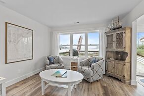 Water's Edge Retreat 3 Bedroom Home by RedAwning