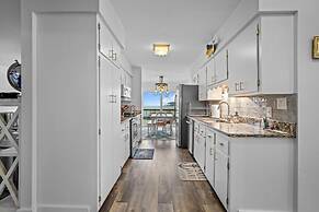 Water's Edge Retreat 3 Bedroom Home by RedAwning