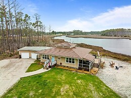 Water's Edge Retreat 3 Bedroom Home by RedAwning