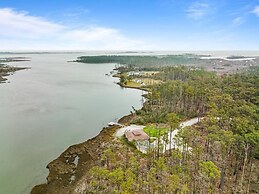 Water's Edge Retreat 3 Bedroom Home by RedAwning