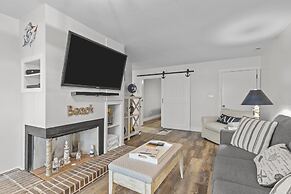 Water's Edge Retreat 3 Bedroom Home by RedAwning