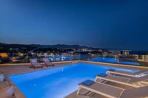 Blue Senses Villas Next to the Beach Heated Pool