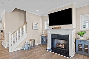 Vitamin Sea 3 Bedroom Home by RedAwning