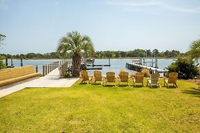 Vitamin Sea 3 Bedroom Home by RedAwning