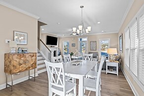 Vitamin Sea 3 Bedroom Home by RedAwning