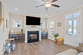 Vitamin Sea 3 Bedroom Home by RedAwning