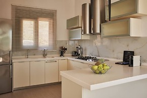 Breathtaking Views 4 Bedroom Villa