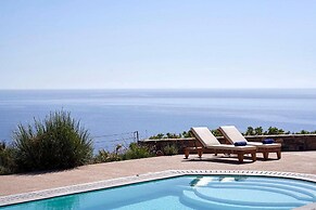Breathtaking Views 4 Bedroom Villa