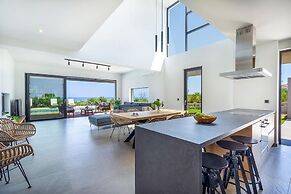 Sea View 4 Bedroom Villa With a Heated Pool