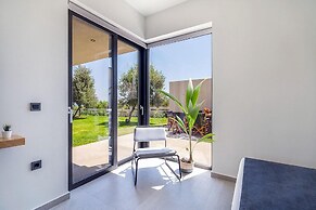 Sea View 4 Bedroom Villa With a Heated Pool