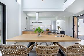 Sea View 4 Bedroom Villa With a Heated Pool