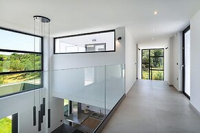 Sea View 4 Bedroom Villa With a Heated Pool