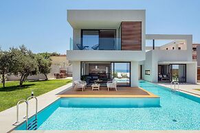 Sea View 4 Bedroom Villa With a Heated Pool