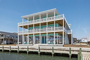 The Cape 3 Bedroom Condo by Redawning