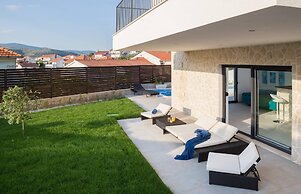 Villa Salt - 8 2 Heated Pool Trogir Near Beach