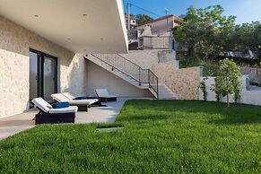 Villa Salt - 8 2 Heated Pool Trogir Near Beach