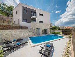 Villa Salt - 8 2 Heated Pool Trogir Near Beach