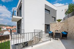Villa Salt - 8 2 Heated Pool Trogir Near Beach