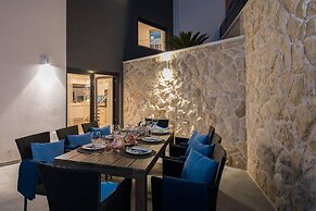Villa Salt - 8 2 Heated Pool Trogir Near Beach