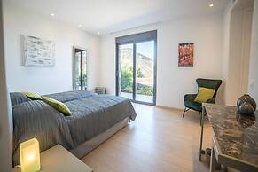 Sea View 6 Bedroom Villa With a Heated Pool