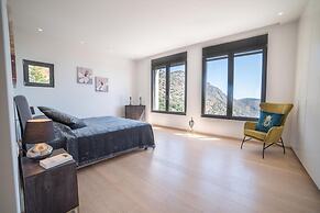 Sea View 6 Bedroom Villa With a Heated Pool