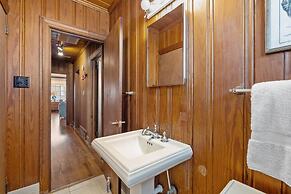 Blount Cottage 5 Bedroom Home by RedAwning