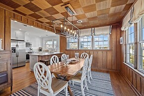 Blount Cottage 5 Bedroom Home by RedAwning