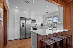 Blount Cottage 5 Bedroom Home by RedAwning