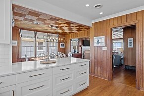 Blount Cottage 5 Bedroom Home by RedAwning