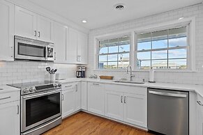 Blount Cottage 5 Bedroom Home by RedAwning