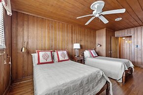 Blount Cottage 5 Bedroom Home by RedAwning