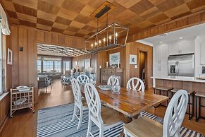 Blount Cottage 5 Bedroom Home by RedAwning