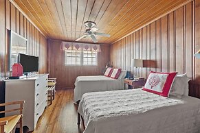 Blount Cottage 5 Bedroom Home by RedAwning