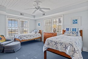 Blount Cottage 5 Bedroom Home by RedAwning