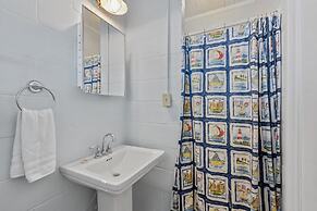 Blount Cottage 5 Bedroom Home by RedAwning