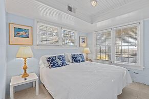 Blount Cottage 5 Bedroom Home by RedAwning