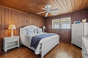 Blount Cottage 5 Bedroom Home by RedAwning