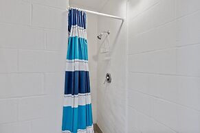 Blount Cottage 5 Bedroom Home by RedAwning