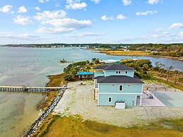 Straits Serenity 3 Bedroom Home by RedAwning