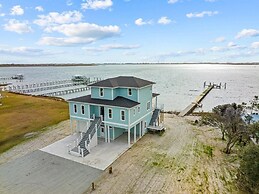 Straits Serenity 3 Bedroom Home by RedAwning