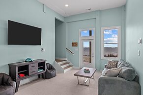 Straits Serenity 3 Bedroom Home by RedAwning