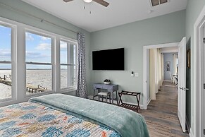 Straits Serenity 3 Bedroom Home by RedAwning