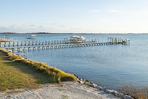 Straits Serenity 3 Bedroom Home by RedAwning