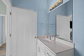 Straits Serenity 3 Bedroom Home by RedAwning